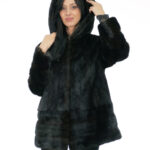 Cappotto in pelliccia di visone verticale 50 nero con fondo polsi e bordo cappuccio in pelliccia di rex
