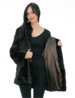 Cappotto in pelliccia di visone verticale 50 nero con fondo polsi e bordo cappuccio in pelliccia di rex