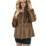 Giacca in pelliccia di visone 46 demi alta 64 cm con cappuccio con bordo pelliccia rex manica lunga