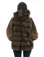 Giacca in visone demi buff con vestibilità ampia 48-56 con maniche a pelle intera e orizzontale cappuccio pelliccia