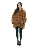 Braun schattierte goldene Nerzpelz-Cape-Jacke mit 50 Seitenschlitzen langärmeliger italienischer Kragen – Bild 4