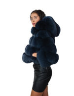 Giacca in pelliccia di volpe blu bomber 42 pelle orizzontale a V cappuccio manica tre quarti chiusura zip - immagine 2