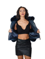 Giacca in pelliccia di volpe blu bomber 42 pelle orizzontale a V cappuccio manica tre quarti chiusura zip - immagine 6