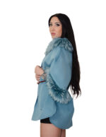 Mantella cashmere e lana con eco pelliccia ai bordi e al collo 46 celeste aperta lateralmente tasche boccale cinturino pelle - immagine 2
