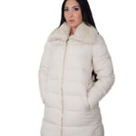Piumino con vera pelliccia di lapin beige 46 imbottito con chiusura zip tasche esterne tasca interna zip 84 centimetri