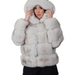 Giacca lunga 64 cm 42 pelliccia volpe bianco groellandia lavorazione orizzontale con maniche lunghe e cappuccio