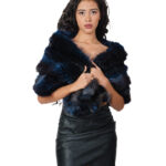 Stola in volpe blu con fodera raso blu lunghezza 150 nastri a chiusura alta 44 centimetri