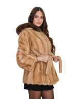 Giacca in visone beige con cappuccio bordato volpe marrone 48 cintura in pelliccia esterna manica lunga - immagine 2