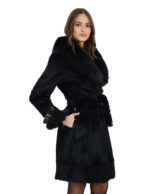 Cappotto nero piumino in rex con collo e polsi in volpe 44 nero maniche con fibbie in pelle ai polsi - immagine 2