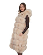 Gilet lungo 112 cm pelliccia di volpe argentata beige ecru 50 con cappuccio zip e pelle scamosciata - immagine 3