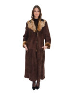 Cappotto lunghissimo 126 centimetri montone fuori pelle marrone e dentro pelliccia maculata 50 collo sciallato taglio vivo e polsi con risvolto - immagine 4