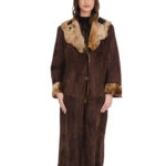 Cappotto lunghissimo 126 centimetri montone fuori pelle marrone e dentro pelliccia maculata 50 collo sciallato taglio vivo e polsi con risvolto