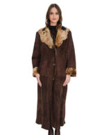 Cappotto lunghissimo 126 centimetri montone fuori pelle marrone e dentro pelliccia maculata 50 collo sciallato taglio vivo e polsi con risvolto