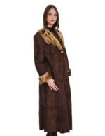 Cappotto lunghissimo 126 centimetri montone fuori pelle marrone e dentro pelliccia maculata 50 collo sciallato taglio vivo e polsi con risvolto - immagine 2